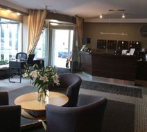 Hotel Comm Lobby