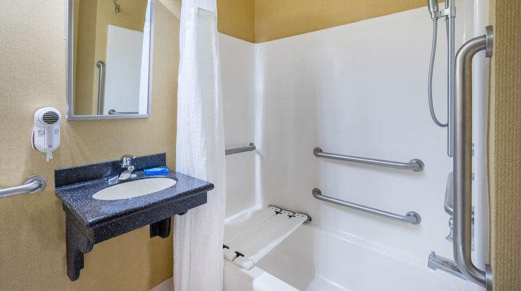 Holiday Inn Express Annapolis E Kent Is Room