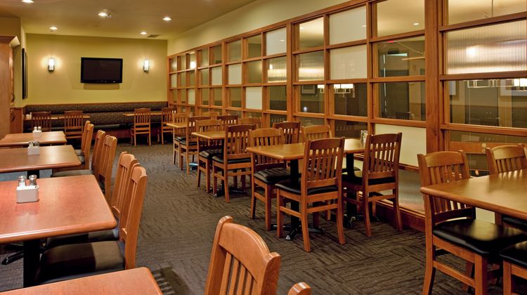Holiday Inn Hotel & Suites Kamloops Restaurant