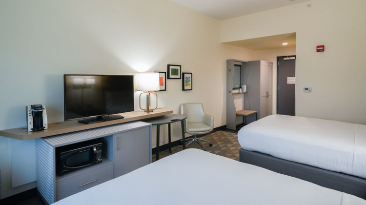 Holiday Inn Joplin Room