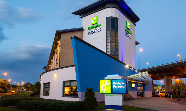 Holiday Inn Express Glasgow Airport Exterior
