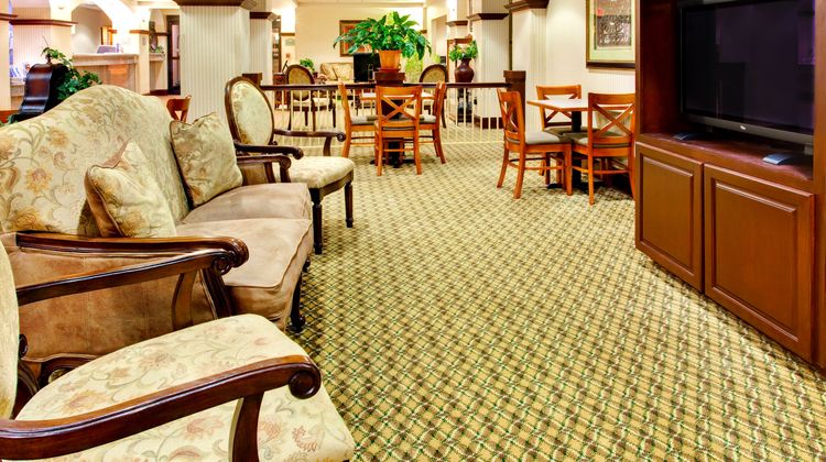Holiday Inn Express Hotel & Suites Lobby
