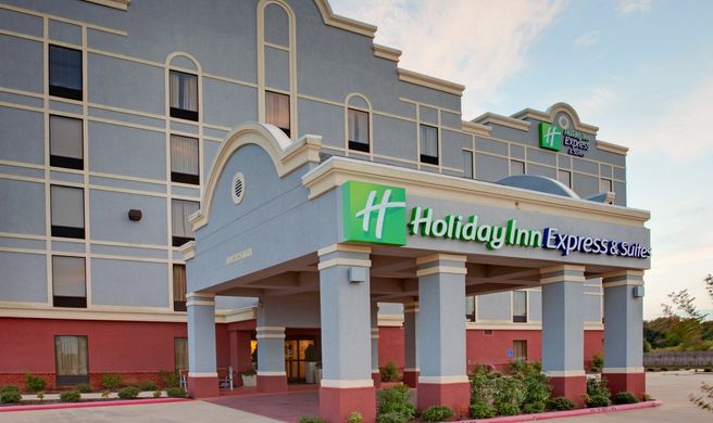 Holiday Inn Express Hotel & Suites Exterior
