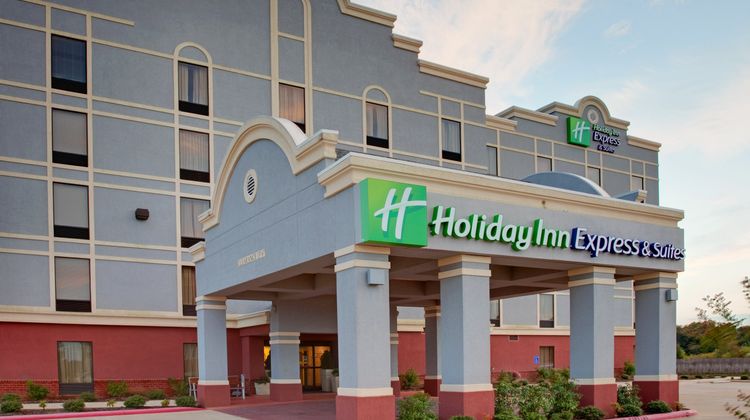 Holiday Inn Express Hotel & Suites Exterior