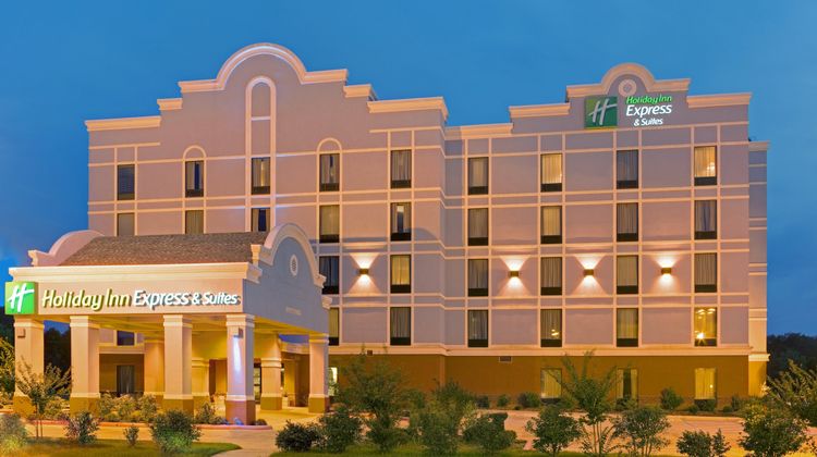 Holiday Inn Express Hotel & Suites Exterior