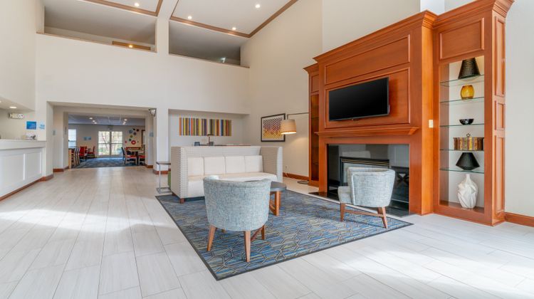 Holiday Inn Express Prince Frederick Lobby