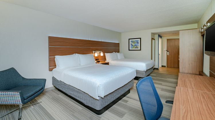 Holiday Inn Express Prince Frederick Room