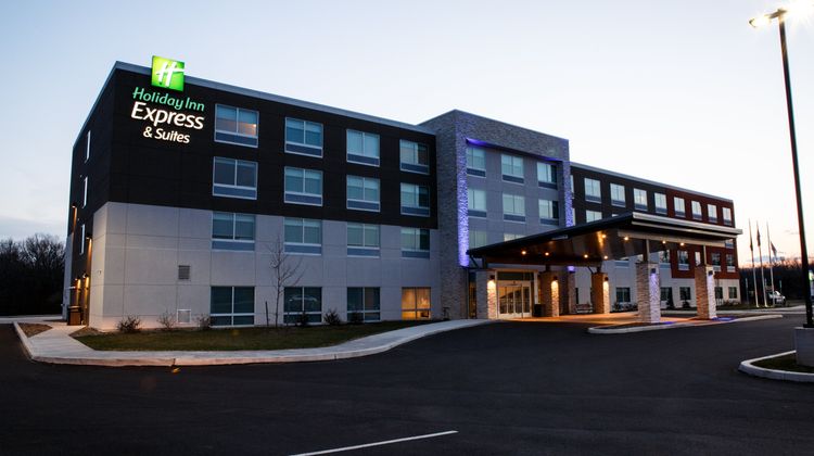 Holiday Inn Express/Suites Gettysburg SE Exterior