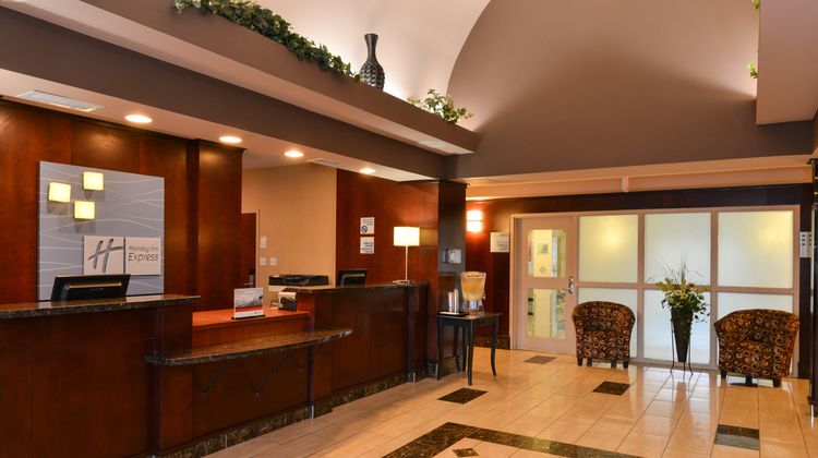 Holiday Inn Express & Sts Edmonton North Lobby
