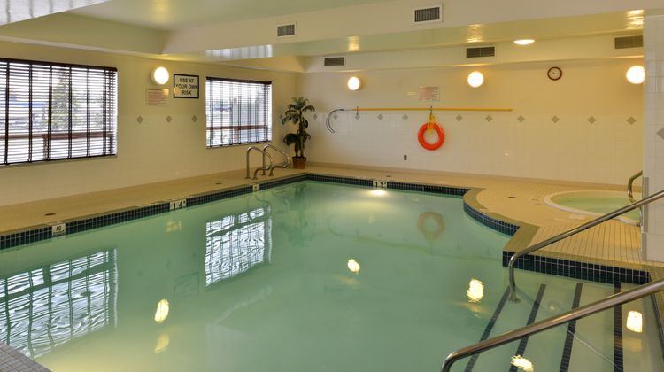 Holiday Inn Express & Sts Edmonton North Pool