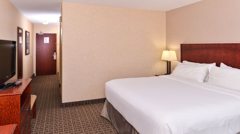 <b>Holiday Inn Express & Sts Edmonton North Room</b>. Images powered by <a href="https://www.leonardoworldwide.com/" title="Leonardo Worldwide" target="_blank">Leonardo</a>.