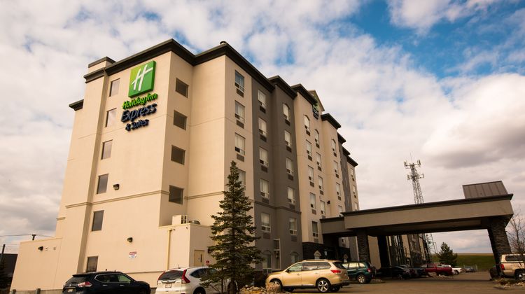 Holiday Inn Express & Sts Edmonton North Exterior