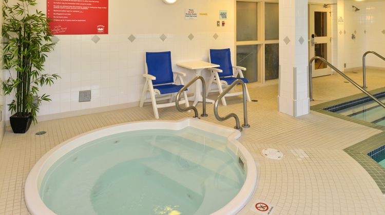 Holiday Inn Express & Sts Edmonton North Pool