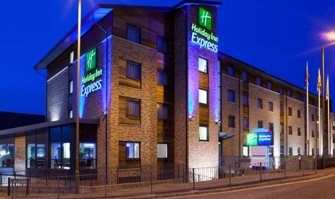 Holiday Inn Express Hemel Hempstead Exterior