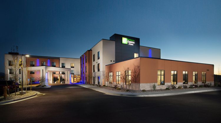 Holiday Inn Express & Suites Pocatello Exterior