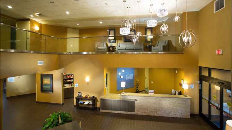 Holiday Inn Express & Suites Pocatello Lobby