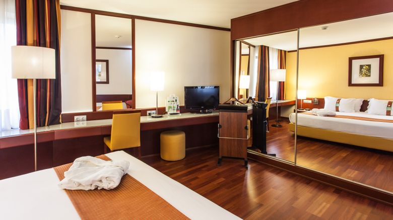 <b>Holiday Inn Lisbon Continental Suite</b>. Images powered by <a href="https://www.leonardoworldwide.com/" title="Leonardo Worldwide" target="_blank">Leonardo</a>.