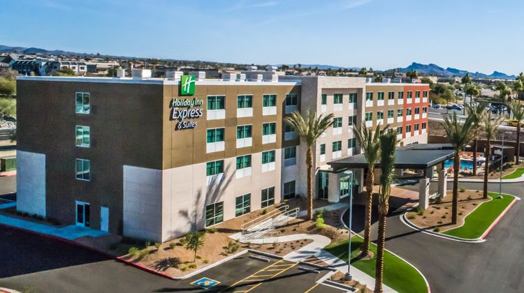 Holiday Inn Express & Suites Lake Havasu Exterior