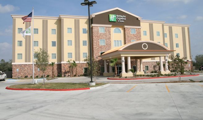 Holiday Inn Express & Stes George West Exterior