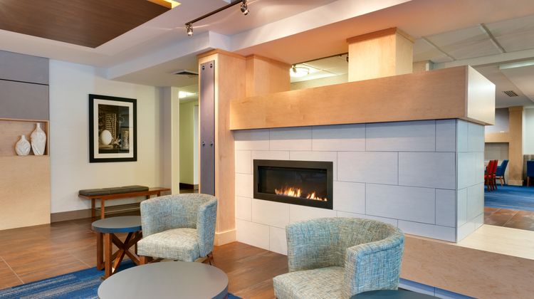 Holiday Inn Express & Suites Orem Lobby