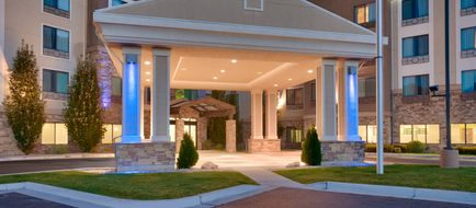Holiday Inn Express & Suites Orem Exterior