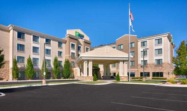 Holiday Inn Express & Suites Orem Exterior