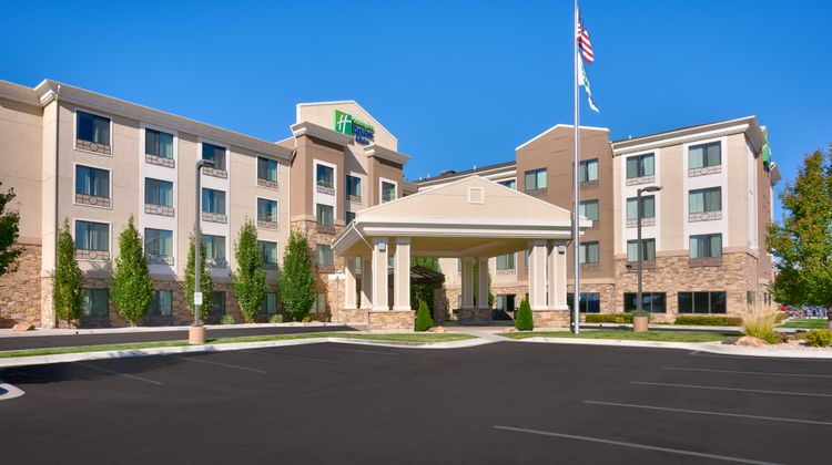 Holiday Inn Express & Suites Orem Exterior