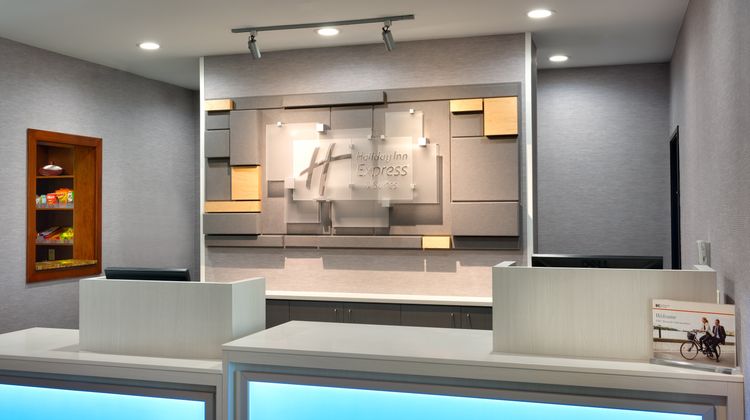 Holiday Inn Express & Suites Orem Lobby
