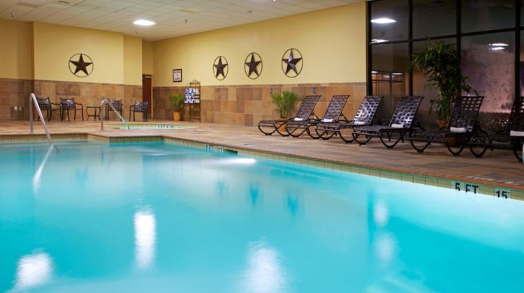 Holiday Inn Beaumont-Plaza Pool