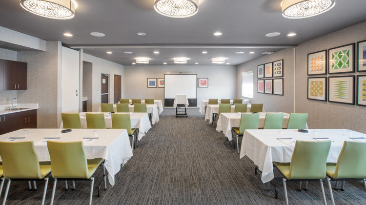 Holiday Inn Express & Suites Altoona Meeting