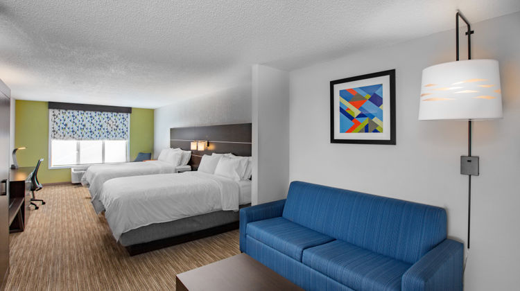 Holiday Inn Express & Suites Altoona Suite