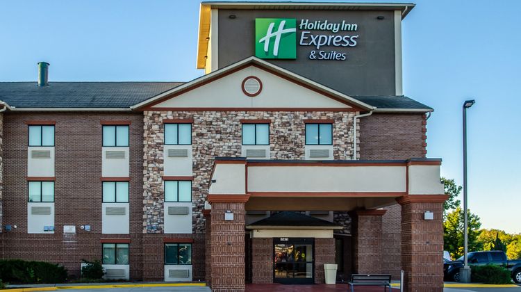 Holiday Inn Express/Suites Olathe South Exterior
