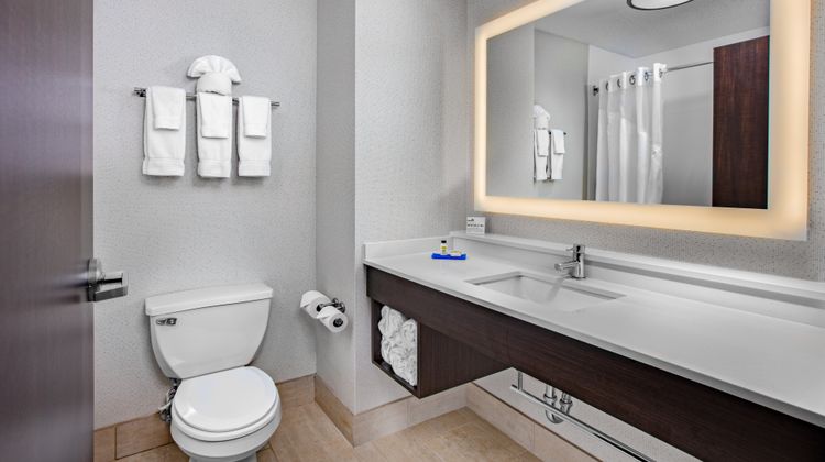 Holiday Inn Express & Suites Altoona Room
