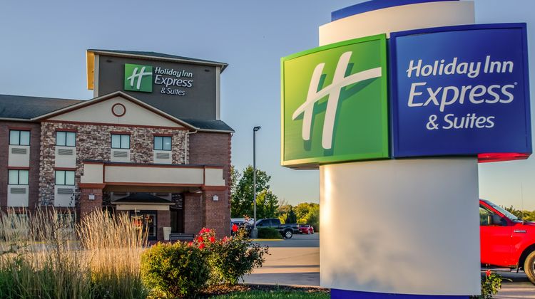 Holiday Inn Express/Suites Olathe South Exterior