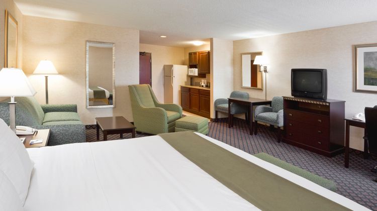 Holiday Inn Express Sunbury/Columbus Are Suite