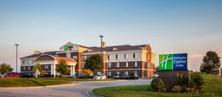 Holiday Inn Express & Suites Altoona Exterior