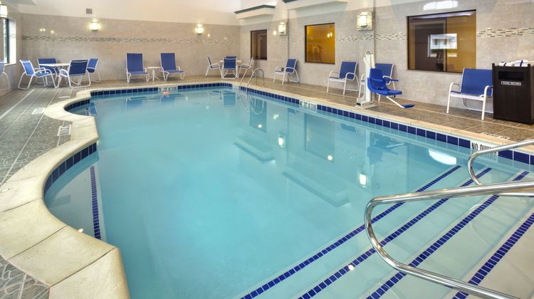 Holiday Inn Express Hotel & Stes Pool