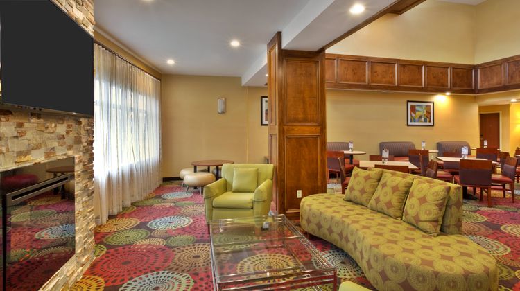 Holiday Inn Express Hotel & Stes Lobby