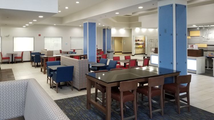 Holiday Inn Express Exterior