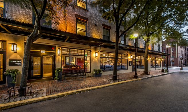 Staypineapple Boston Exterior