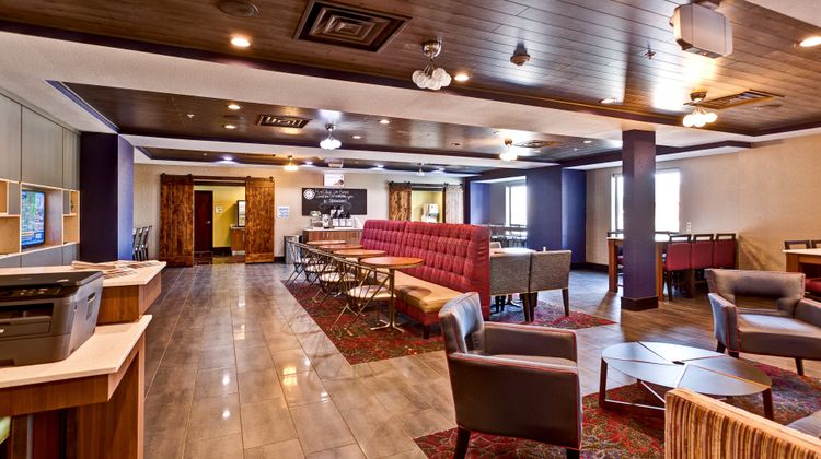 Holiday Inn Express Hutchinson Restaurant