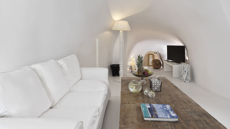 <b>Katikies Chromata Hotel Room</b>. Images powered by <a href="https://www.leonardoworldwide.com/" title="Leonardo Worldwide" target="_blank">Leonardo</a>.