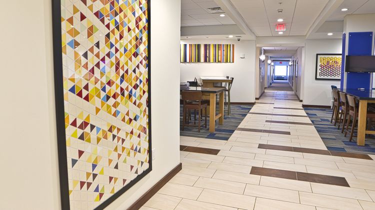 Holiday Inn Express & Suites Rochester Lobby