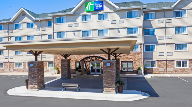 Holiday Inn Express & Suites Fredericton Exterior
