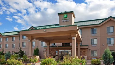 Holiday Inn Express Hotel & Suites