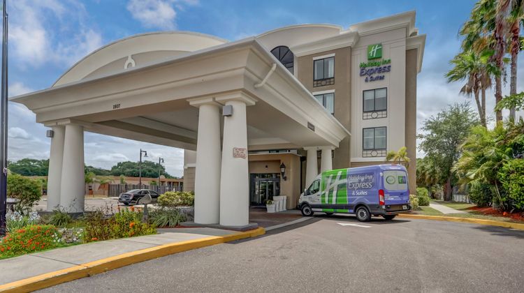 Holiday Inn Express USF-Busch Gardens Exterior