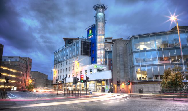 Holiday Inn Express City Ctr Theatreland Exterior