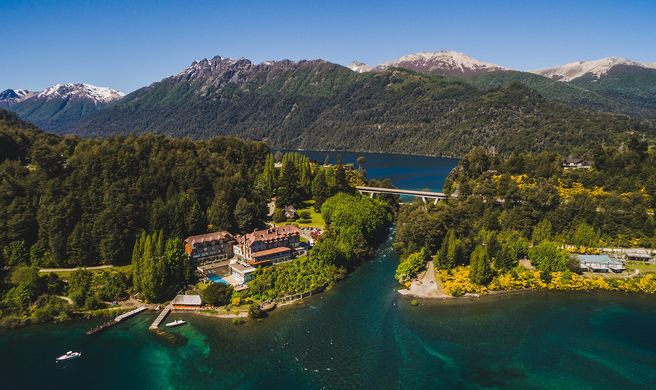 Correntoso Lake & River Hotel Exterior