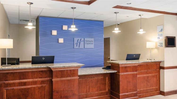 Holiday Inn Express & Stes Hampton South Lobby