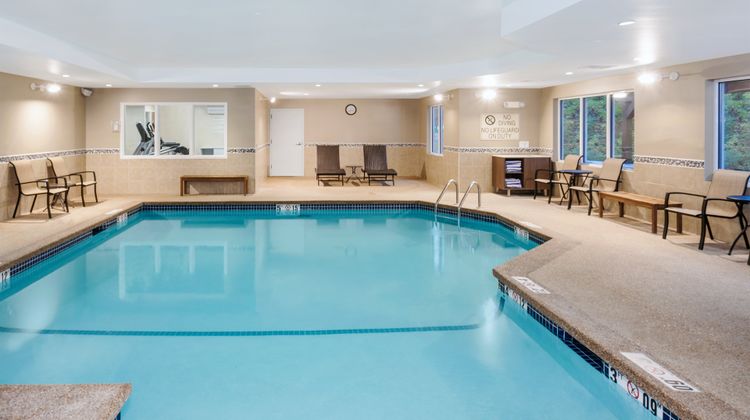Holiday Inn Express & Stes Hampton South Pool